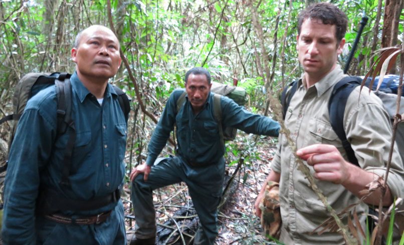 Actor Agoes Soedjarwo (left) and director Andrew Traucki (right) on location for The Jungle at Booyong National Park
